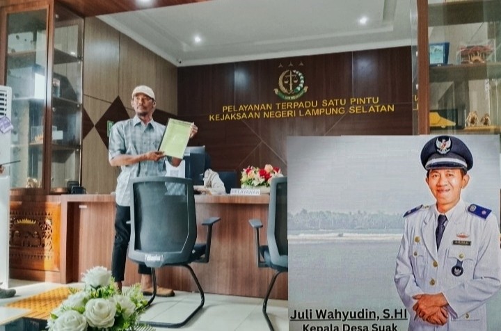 Pintu Penjara Menghantui Kades Juli,Masyarakat Desa Suak Lapor Dugaan APBDes Fiktif Di Kejari Lamsel IMG_20250909_201841.jpg