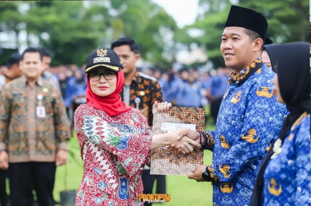 Nanda Indira Lakukan Penyerahan SK Kepada 3.457 PPPK Paruh Waktu di Lingkungan Pemkab Pesawaran IMG_20260102_125951.jpg