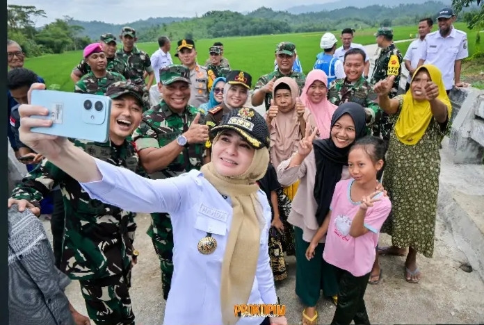 Bupati Nanda Dampingi Panglima TNI Tinjau TMMD Ke-127 Kodim 0421 /Lampung Selatan IMG_20260304_205416.jpg
